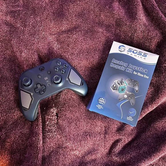 Xbox One Controller - Picture 1 of 2